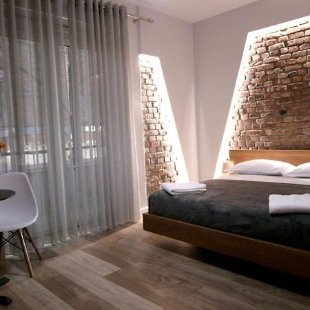 Koni'S Studio Apartments Tirana Bagian luar foto