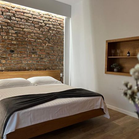 Koni'S Studio Apartments Tirana Bagian luar foto