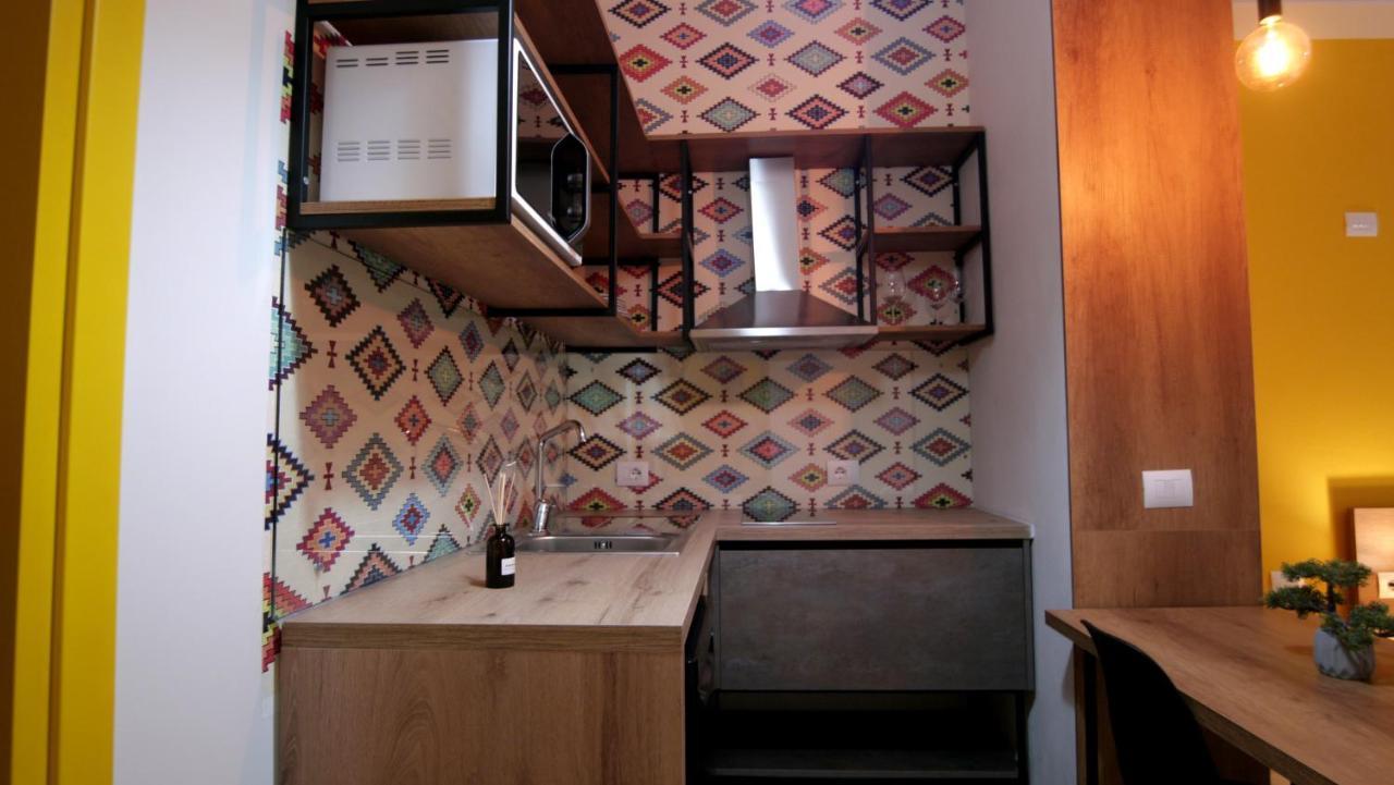 Koni'S Studio Apartments Tirana Bagian luar foto
