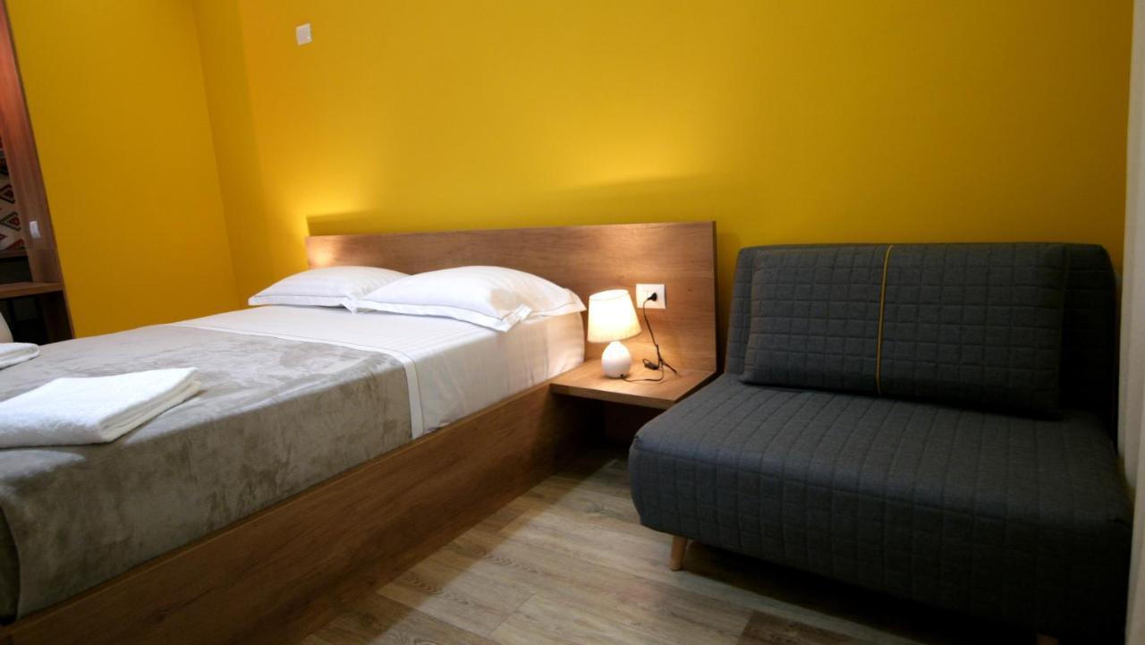 Koni'S Studio Apartments Tirana Bagian luar foto