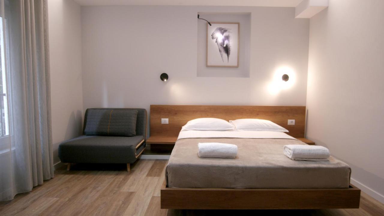 Koni'S Studio Apartments Tirana Bagian luar foto