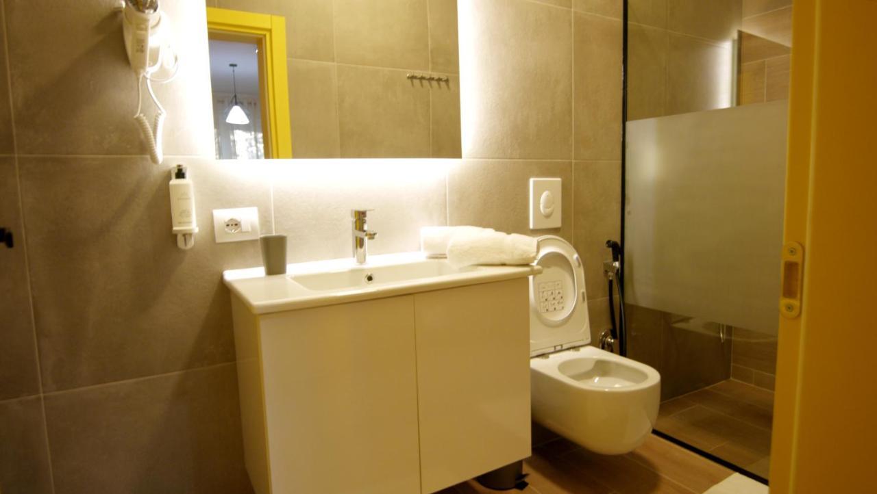 Koni'S Studio Apartments Tirana Bagian luar foto
