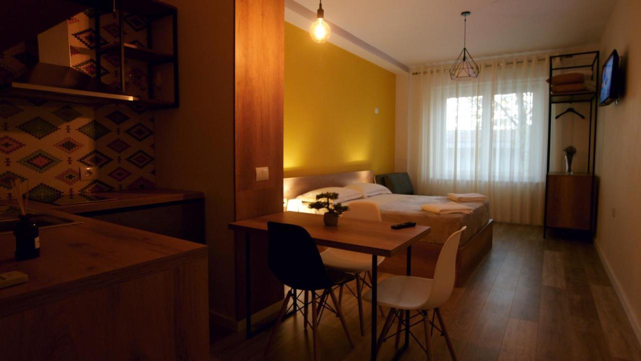 Koni'S Studio Apartments Tirana Bagian luar foto